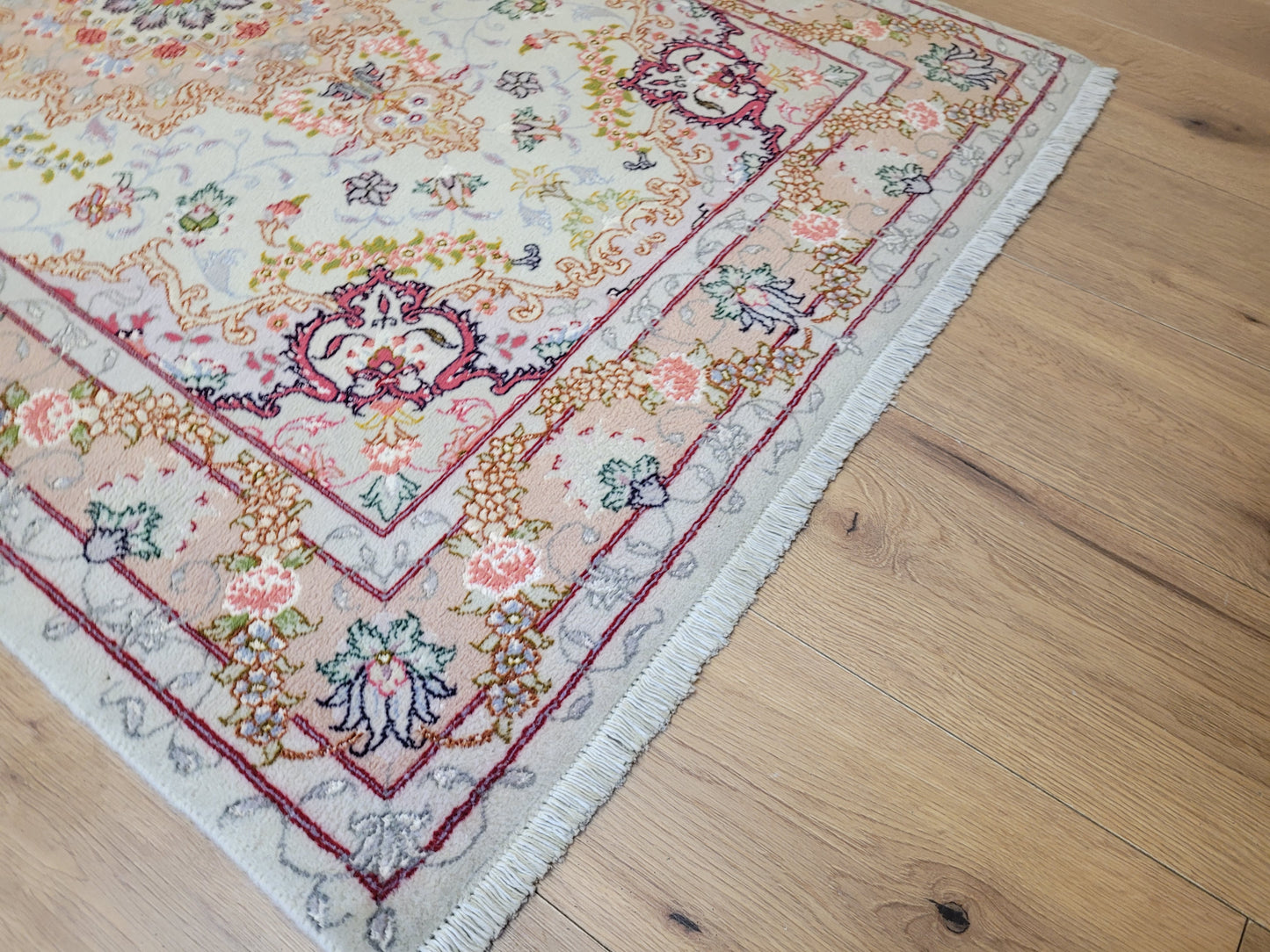 Täbriz Teppich Korkwolle Seide florales Medaillon feine Knüpfung