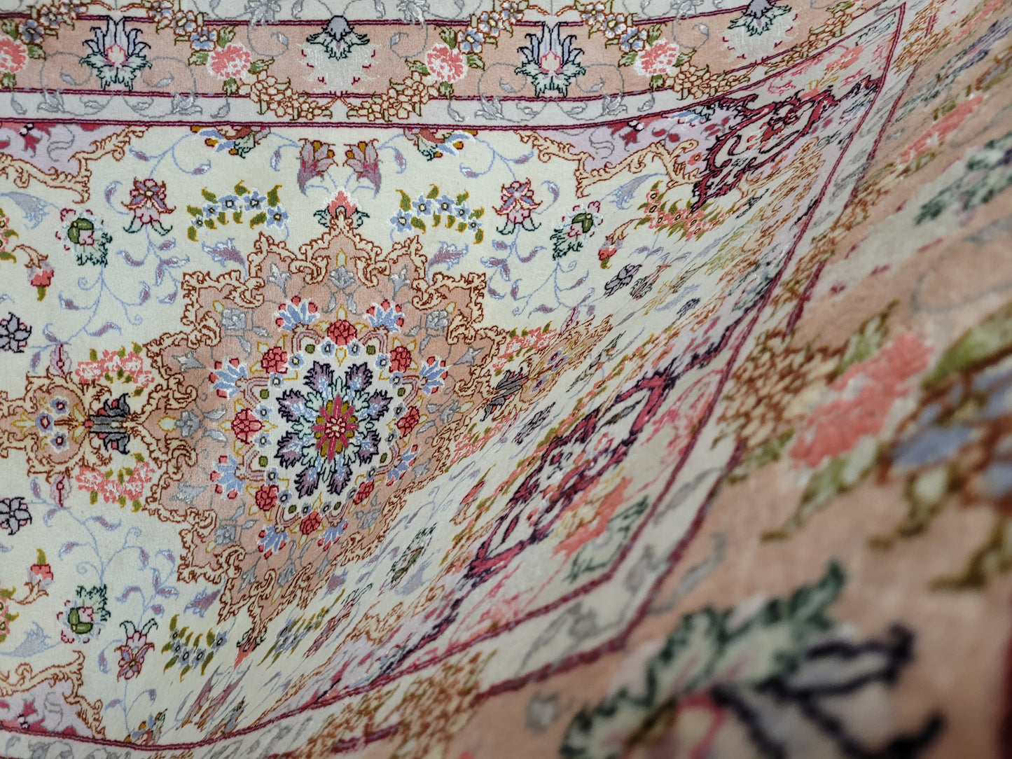 Täbriz Teppich Korkwolle Seide florales Medaillon feine Knüpfung