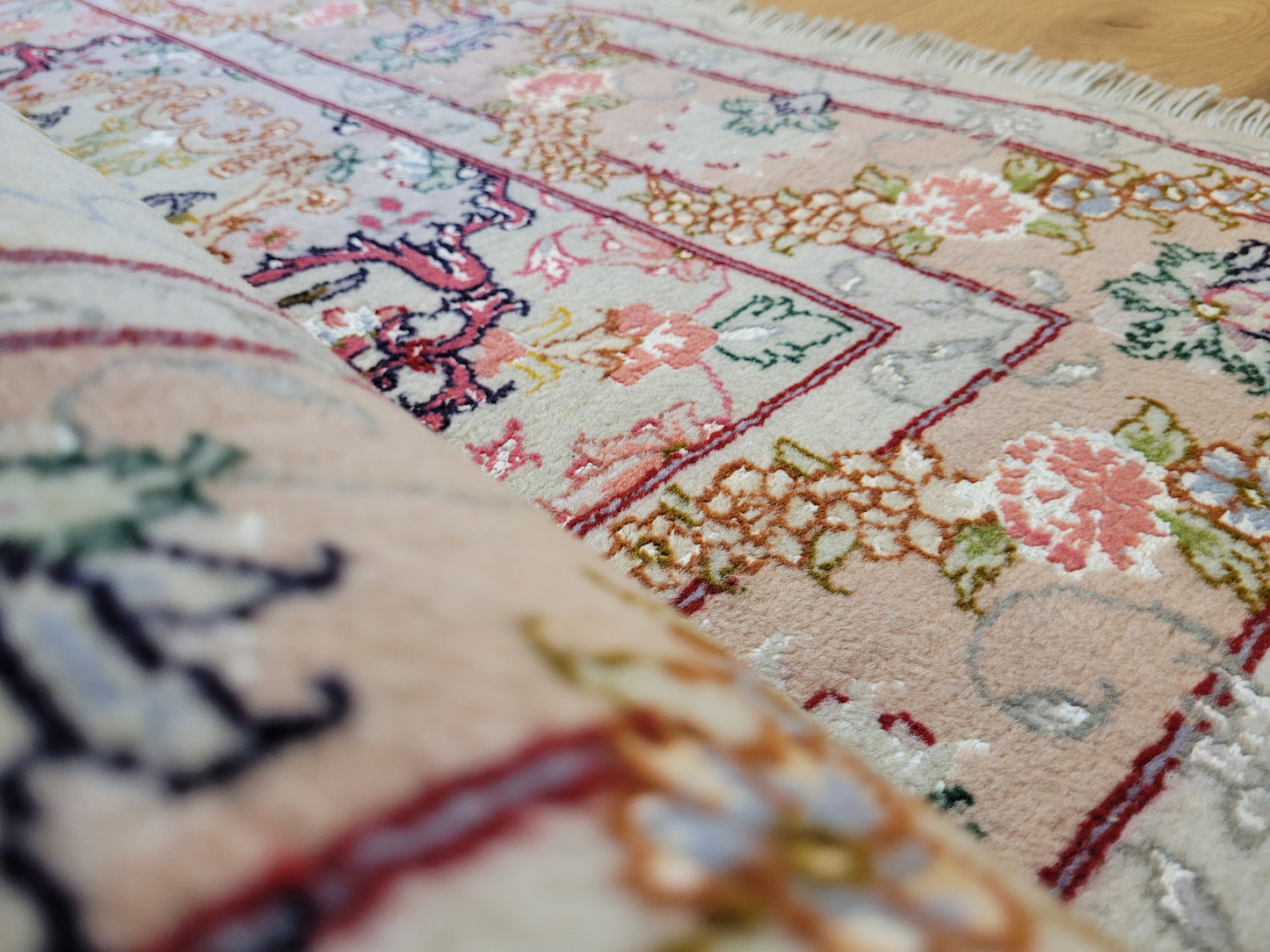 Täbriz Teppich Korkwolle Seide florales Medaillon feine Knüpfung