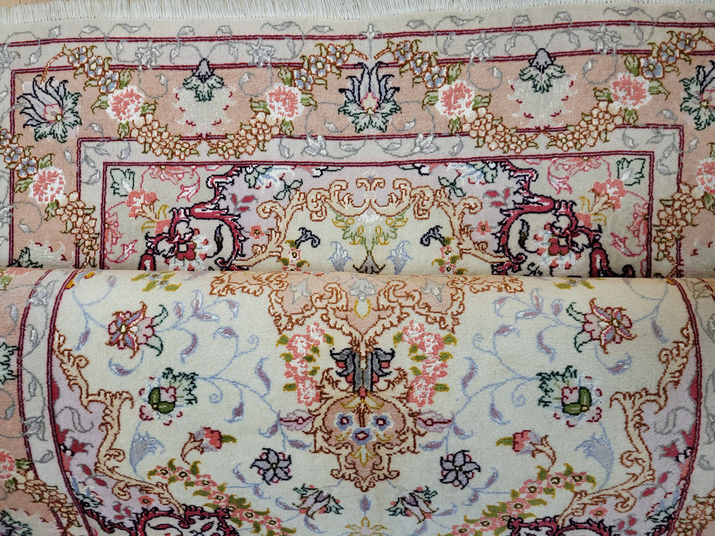 Täbriz Teppich Korkwolle Seide florales Medaillon feine Knüpfung