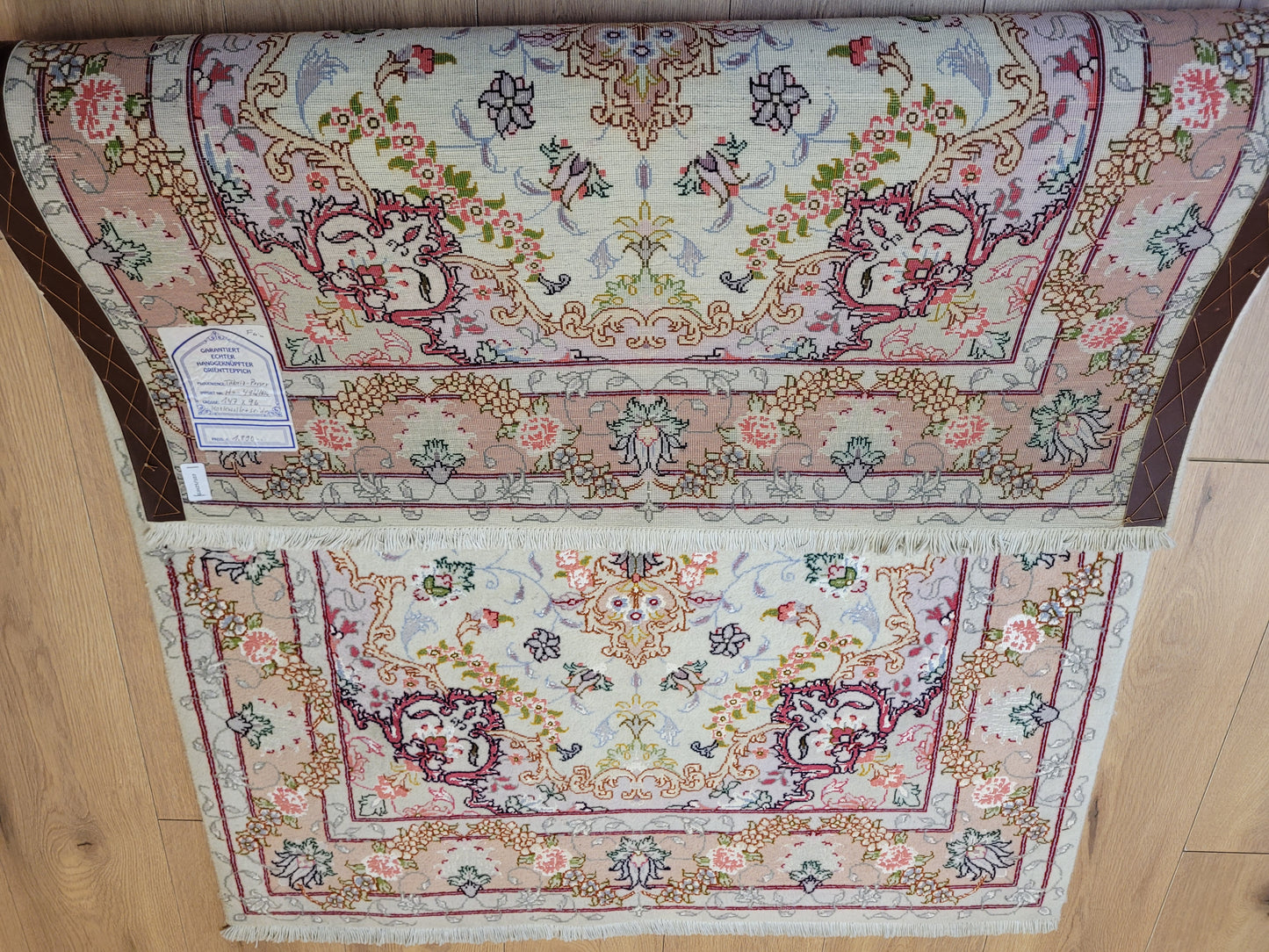 Täbriz Teppich Korkwolle Seide florales Medaillon feine Knüpfung