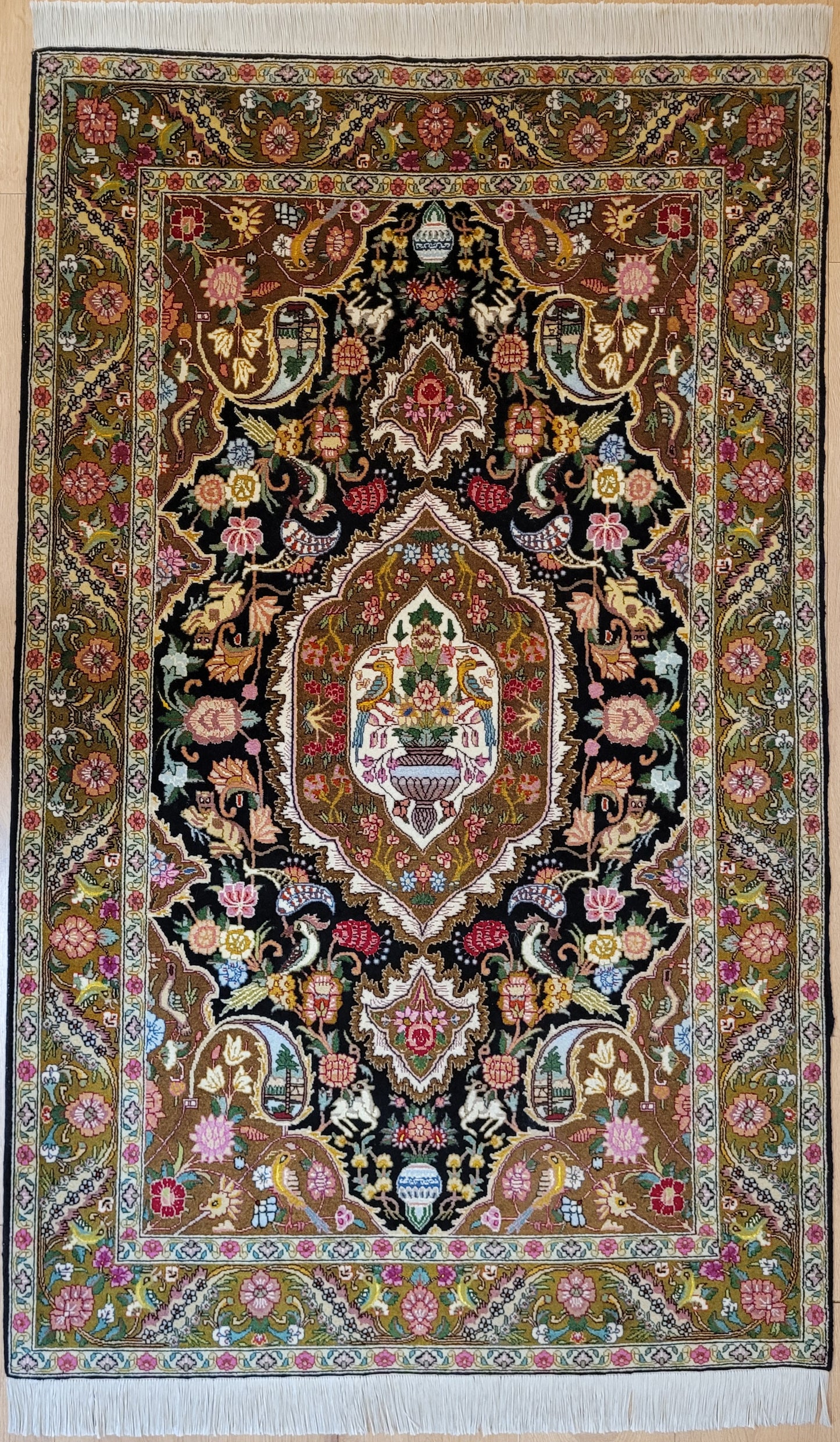 Täbriz Teppich Korkwolle mit Seide Medaillon florales Muster