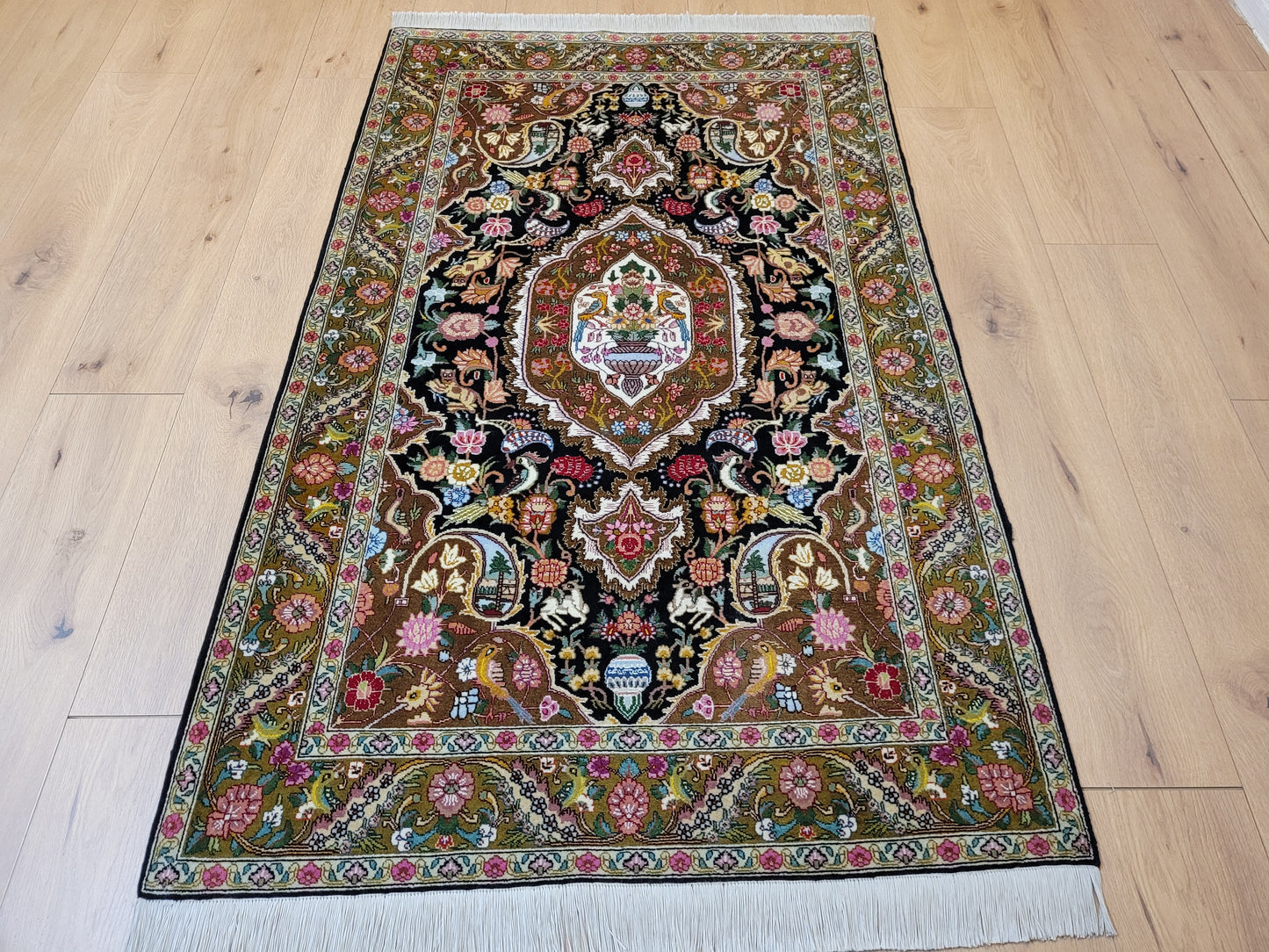 Täbriz Teppich Korkwolle mit Seide Medaillon florales Muster