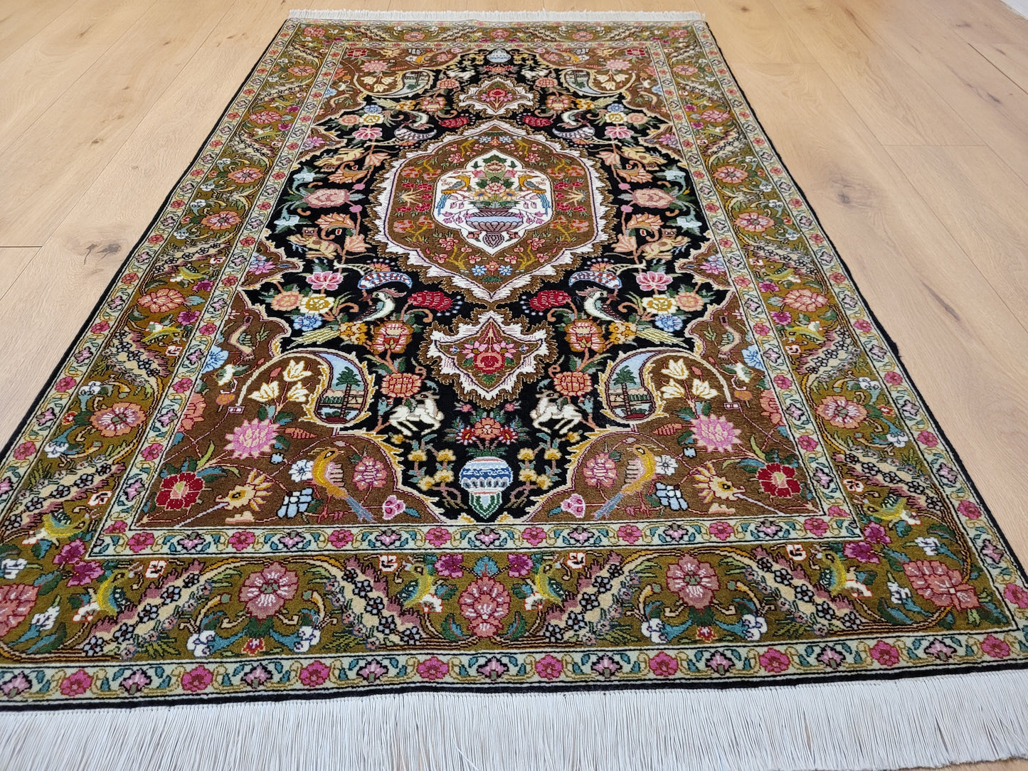 Täbriz Teppich Korkwolle mit Seide Medaillon florales Muster