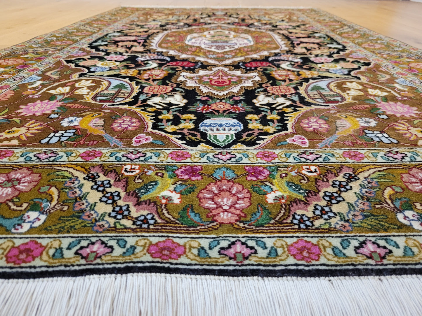 Täbriz Teppich Korkwolle mit Seide Medaillon florales Muster