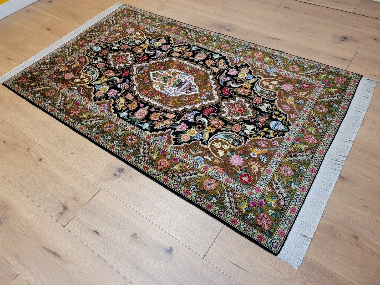 Täbriz Teppich Korkwolle mit Seide Medaillon florales Muster