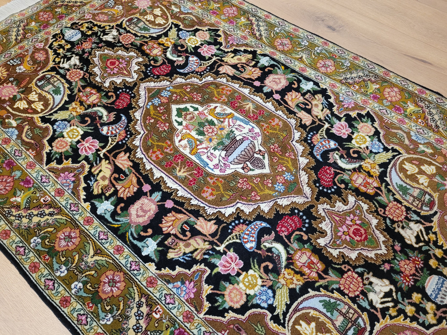 Täbriz Teppich Korkwolle mit Seide Medaillon florales Muster