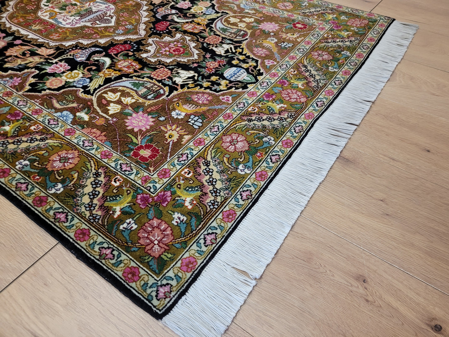 Täbriz Teppich Korkwolle mit Seide Medaillon florales Muster