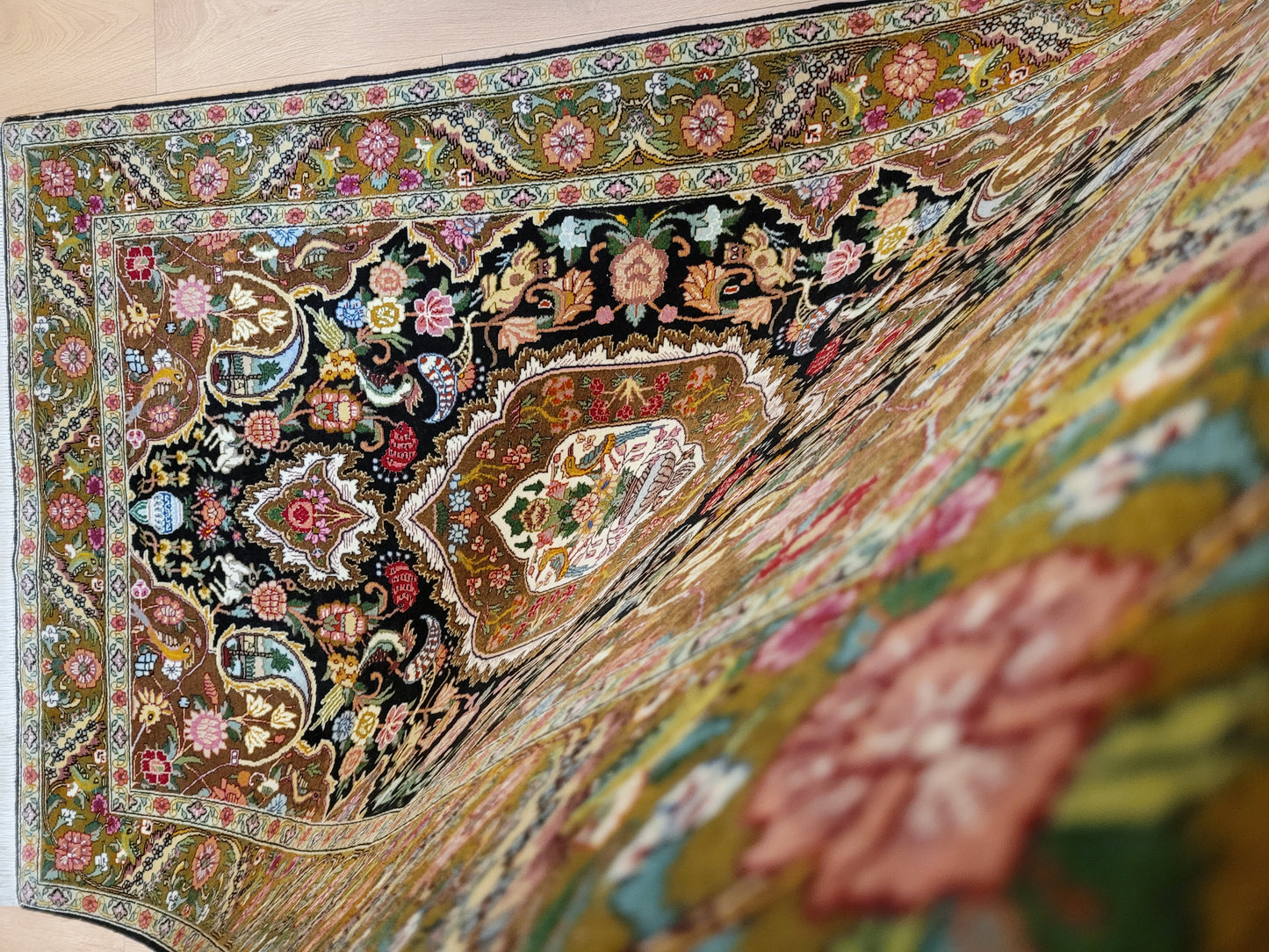 Täbriz Teppich Korkwolle mit Seide Medaillon florales Muster