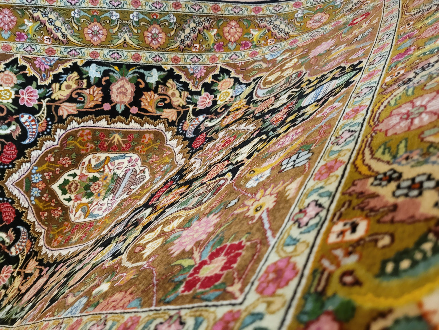 Täbriz Teppich Korkwolle mit Seide Medaillon florales Muster