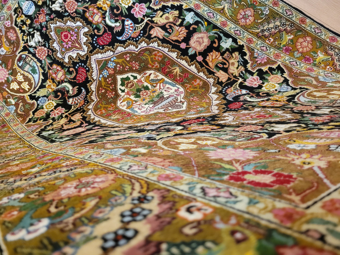 Täbriz Teppich Korkwolle mit Seide Medaillon florales Muster