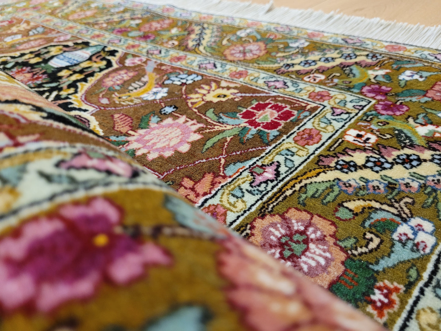 Täbriz Teppich Korkwolle mit Seide Medaillon florales Muster