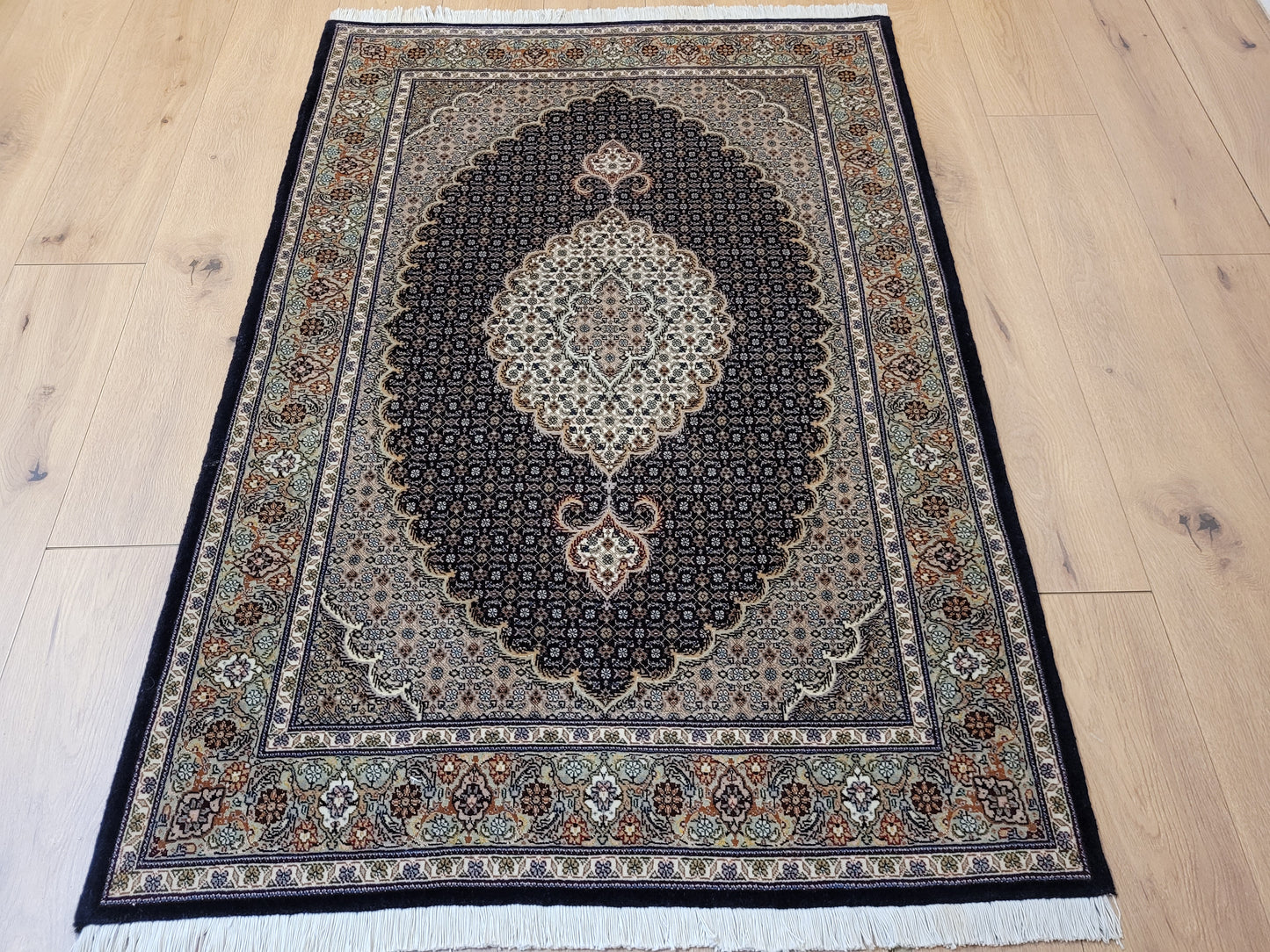 Täbriz Teppich Korkwolle mit Seide feine Knüpfung Medaillon