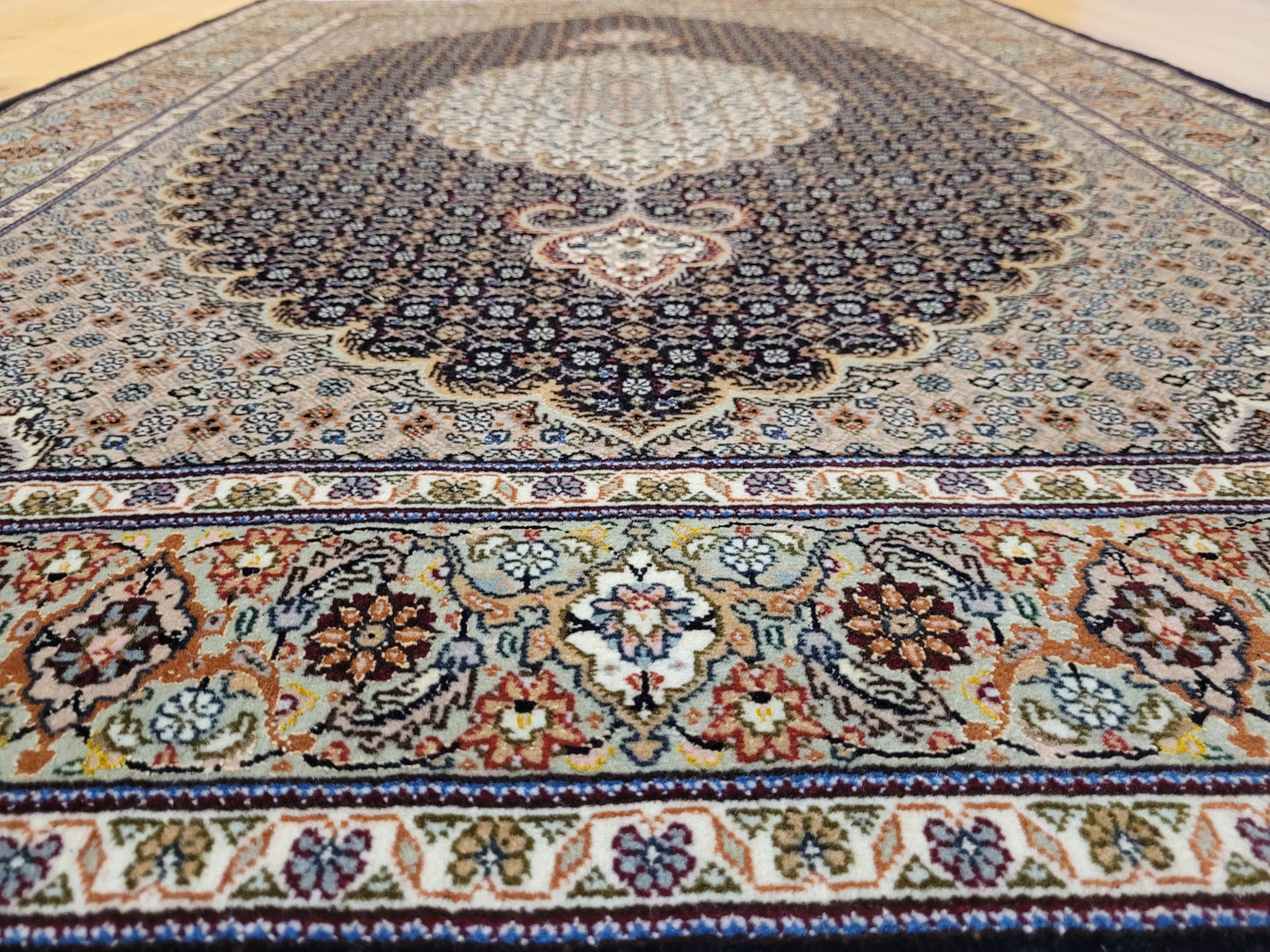 Täbriz Teppich Korkwolle mit Seide feine Knüpfung Medaillon