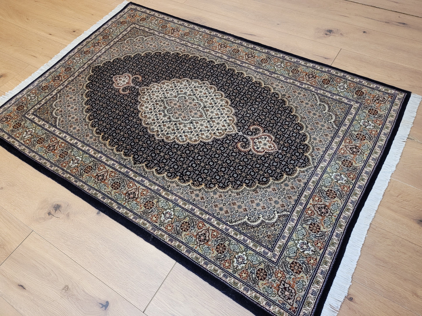 Täbriz Teppich Korkwolle mit Seide feine Knüpfung Medaillon