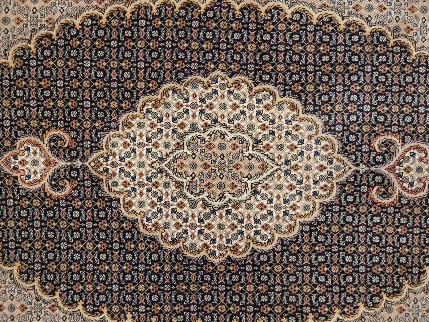 Täbriz Teppich Korkwolle mit Seide feine Knüpfung Medaillon