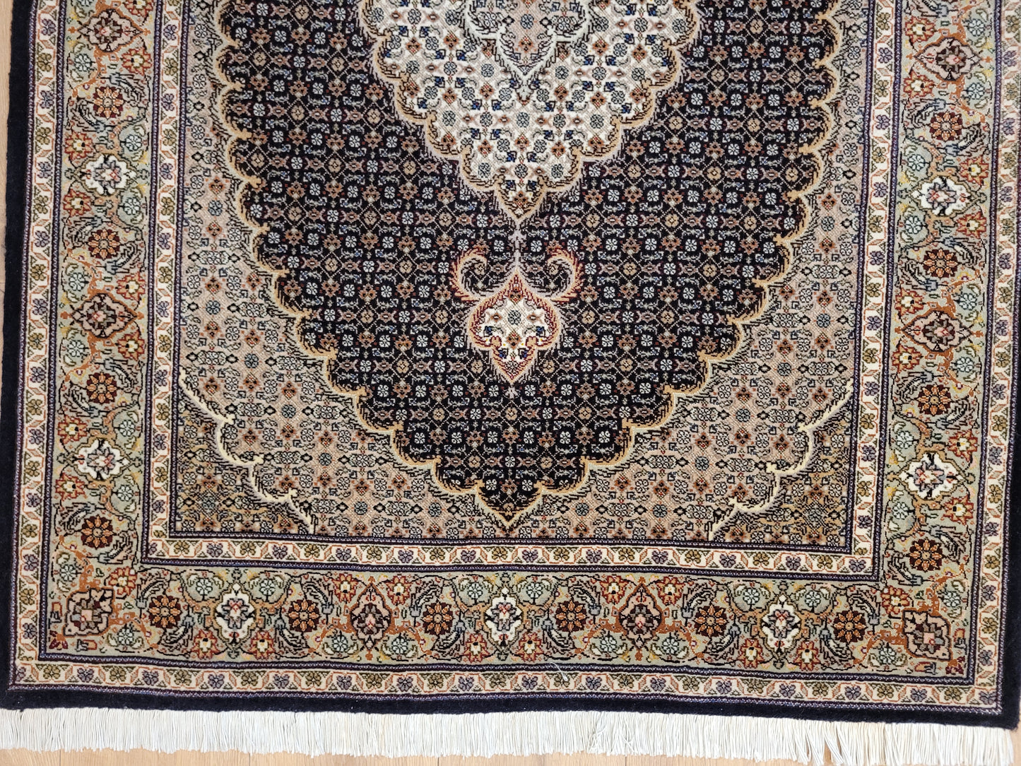 Täbriz Teppich Korkwolle mit Seide feine Knüpfung Medaillon