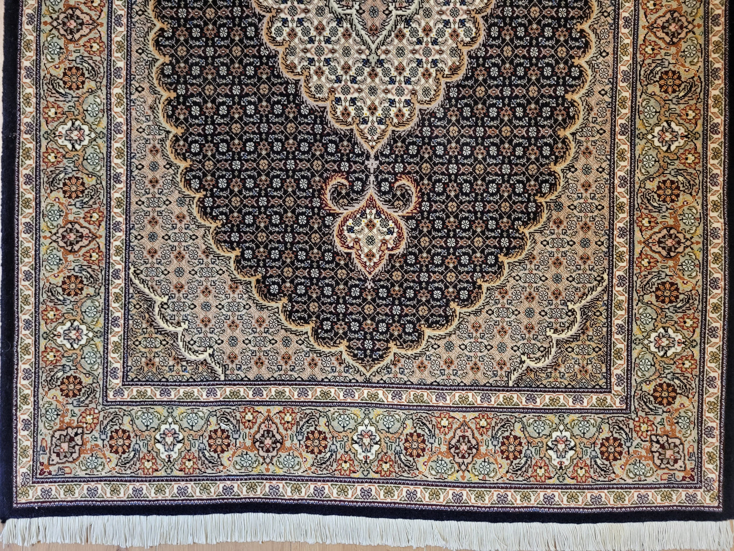 Täbriz Teppich Korkwolle mit Seide feine Knüpfung Medaillon