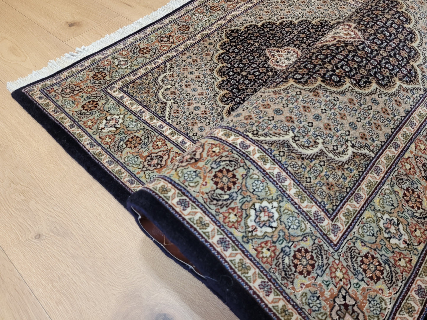 Täbriz Teppich Korkwolle mit Seide feine Knüpfung Medaillon