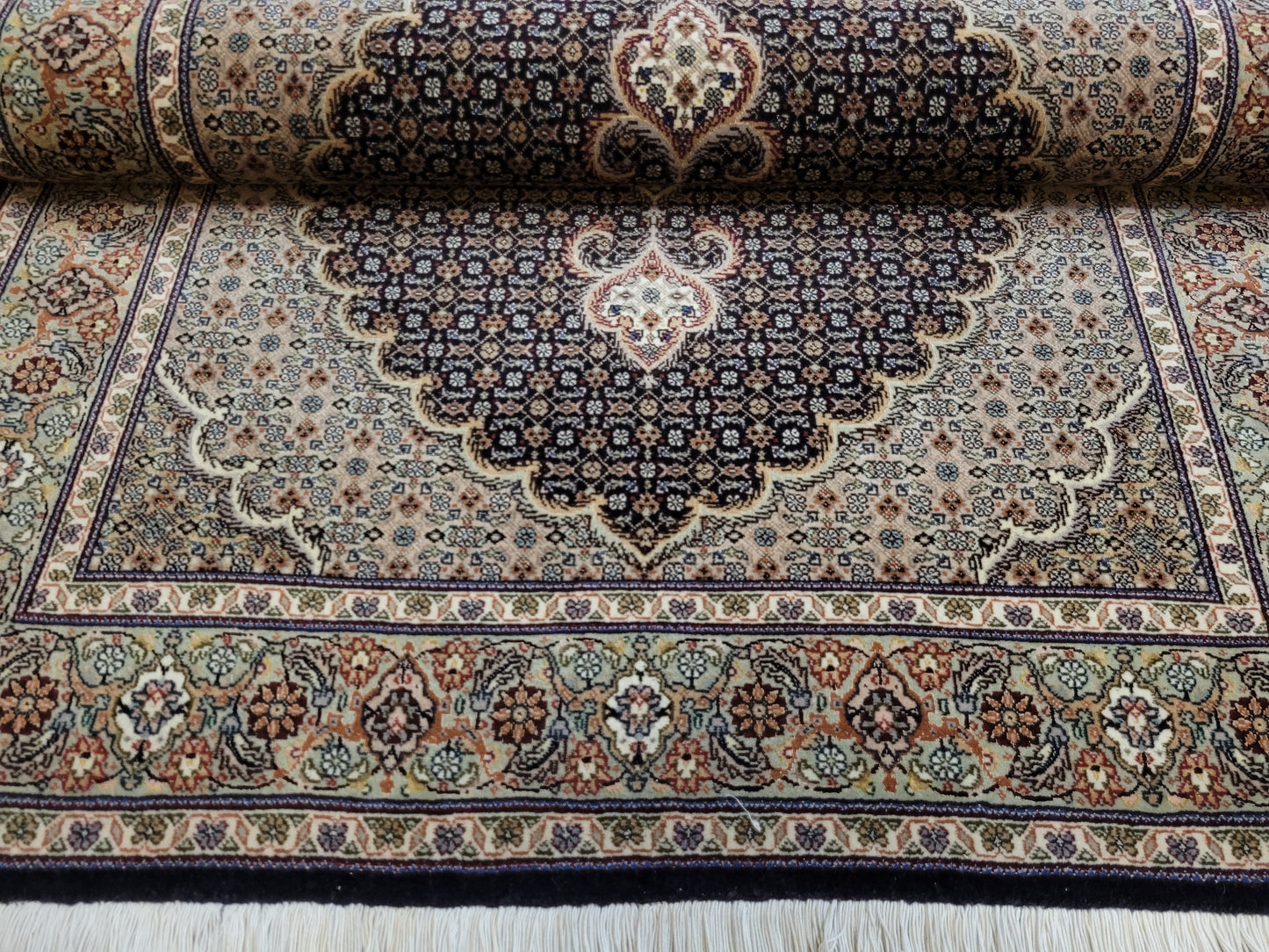 Täbriz Teppich Korkwolle mit Seide feine Knüpfung Medaillon