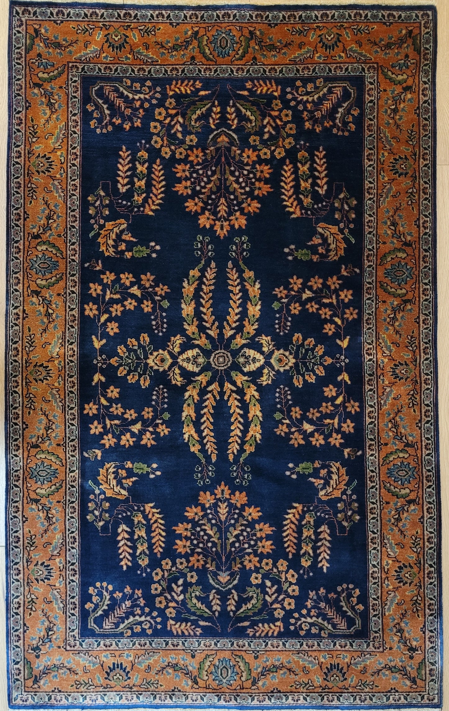 Sarough Teppich Agra florales Muster auf blauem Fond