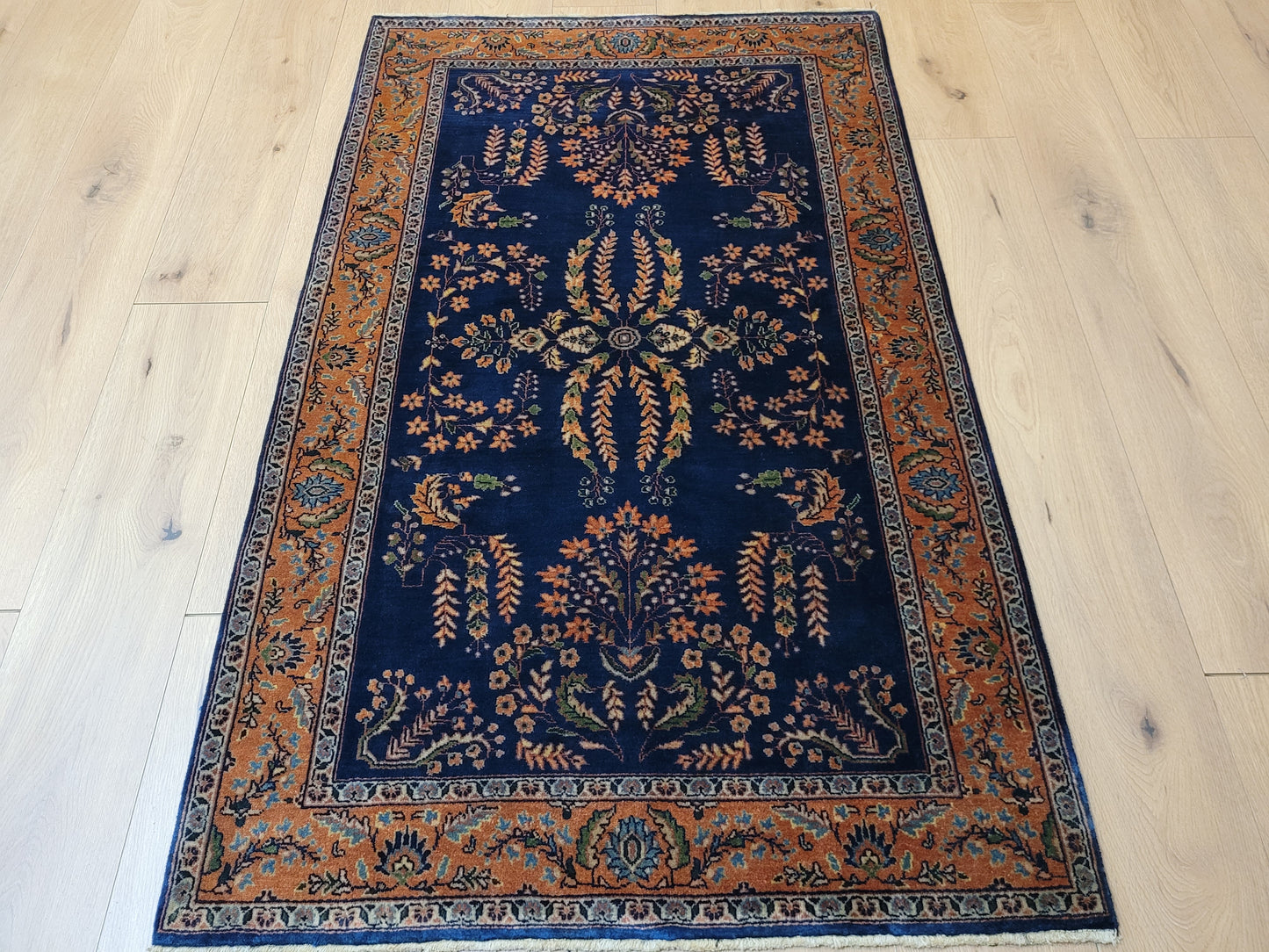 Sarough Teppich Agra florales Muster auf blauem Fond