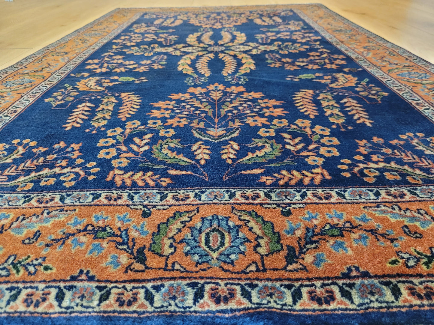 Sarough Teppich Agra florales Muster auf blauem Fond