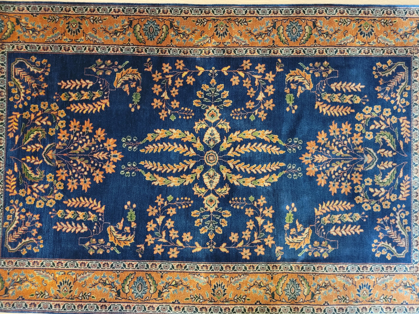 Sarough Teppich Agra florales Muster auf blauem Fond