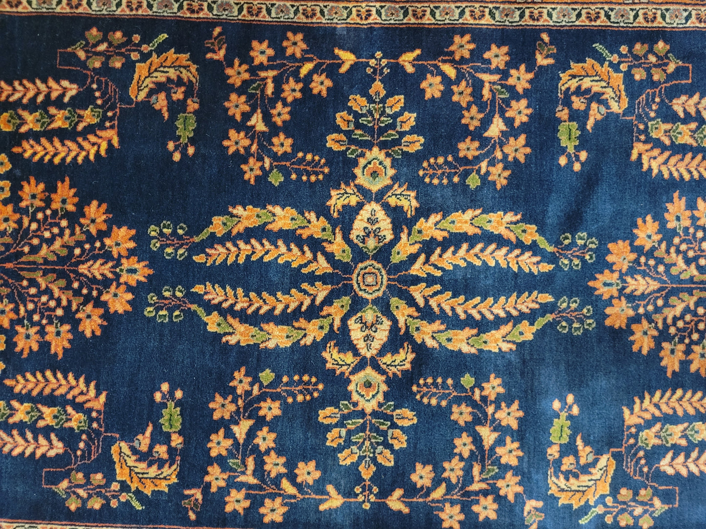 Sarough Teppich Agra florales Muster auf blauem Fond