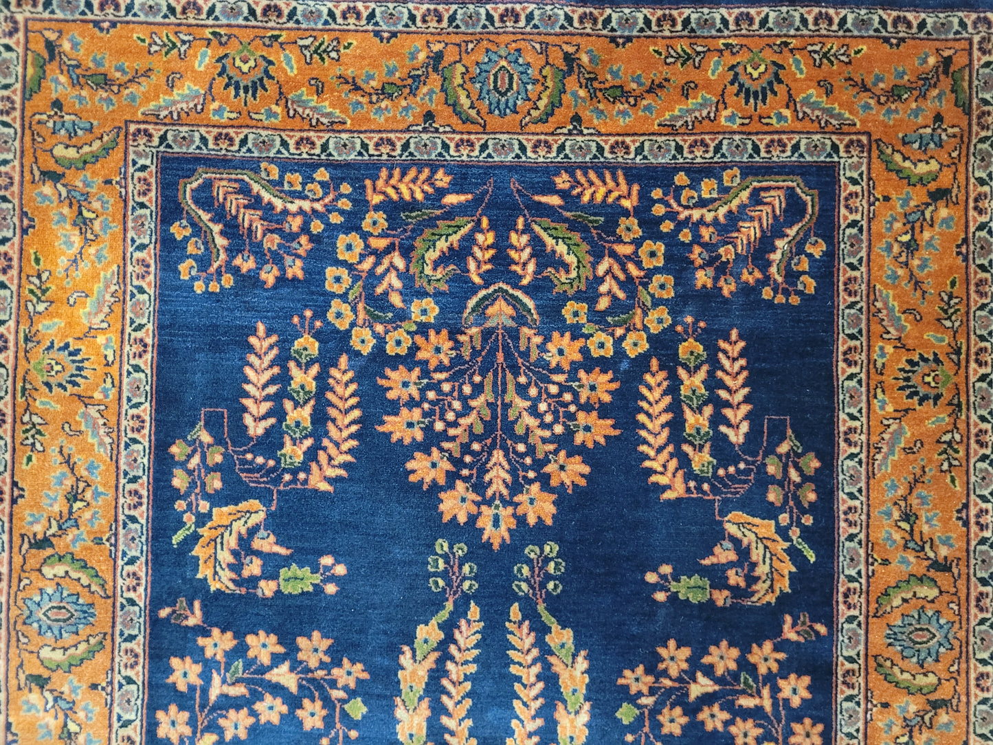 Sarough Teppich Agra florales Muster auf blauem Fond