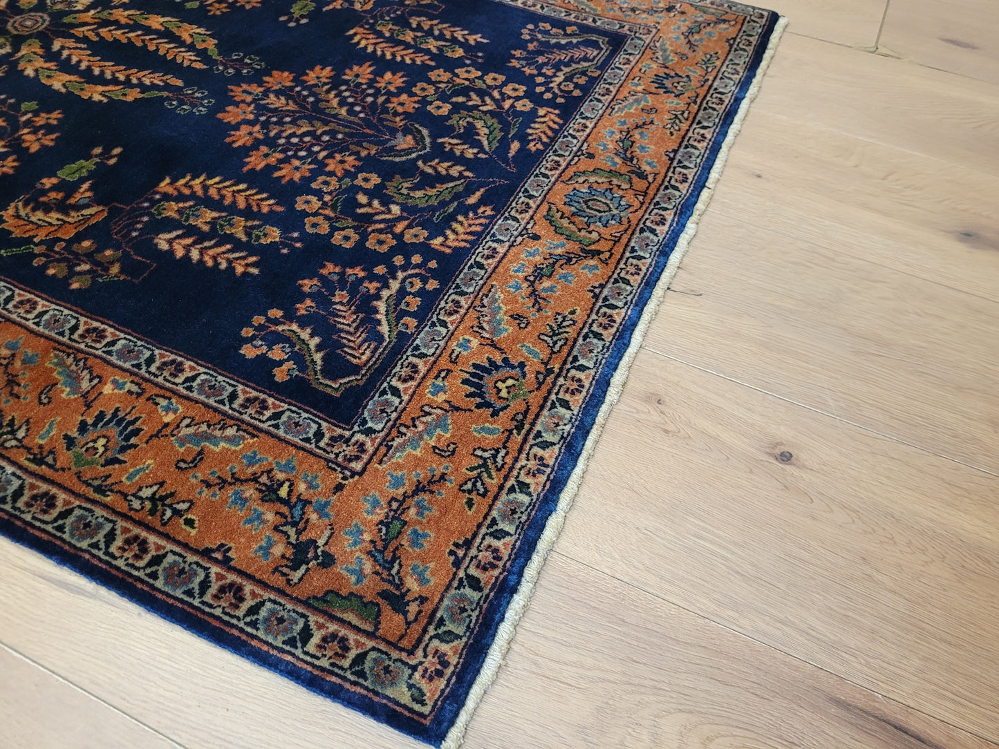 Sarough Teppich Agra florales Muster auf blauem Fond