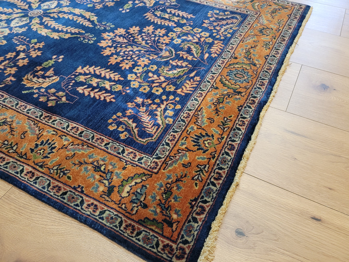 Sarough Teppich Agra florales Muster auf blauem Fond