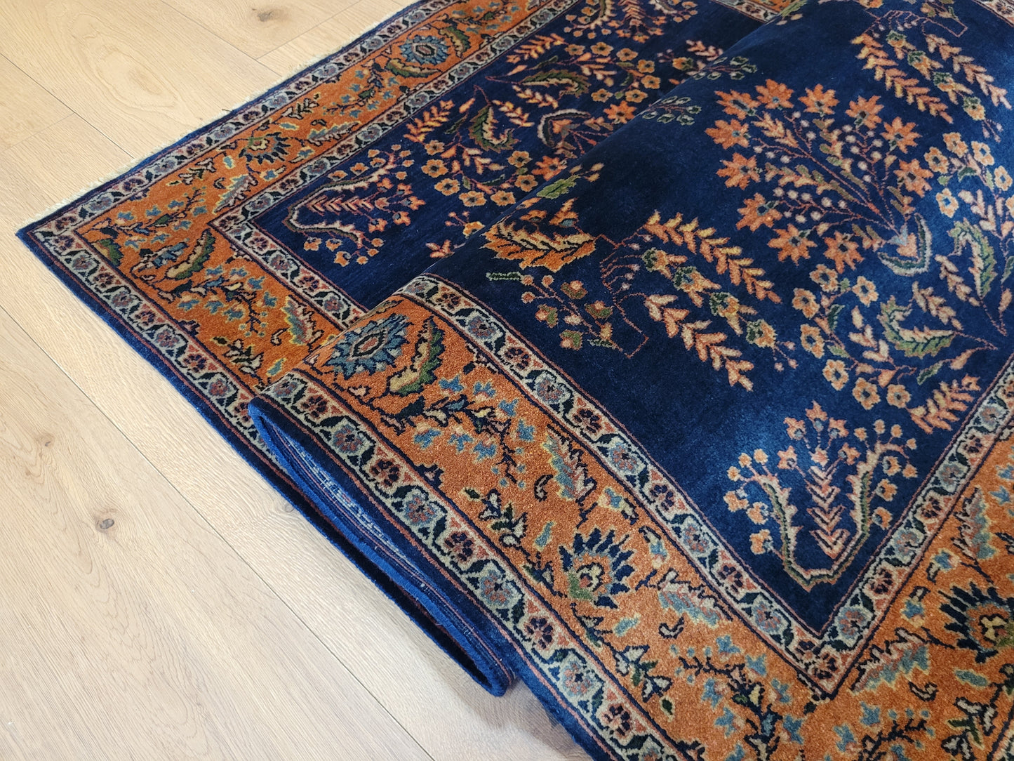 Sarough Teppich Agra florales Muster auf blauem Fond