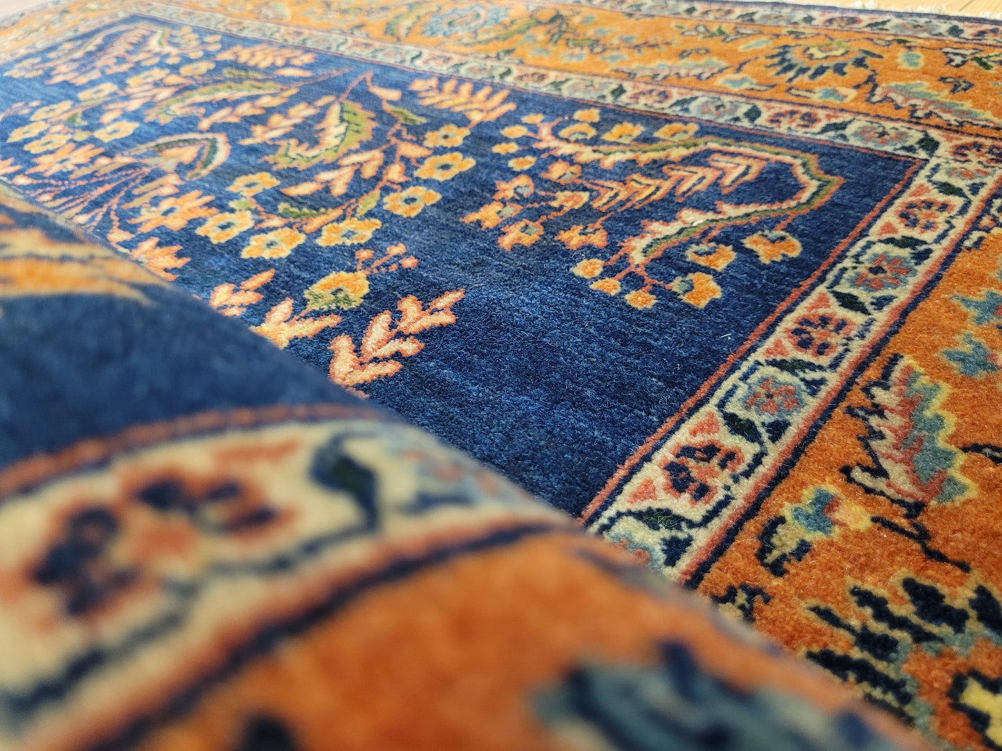 Sarough Teppich Agra florales Muster auf blauem Fond