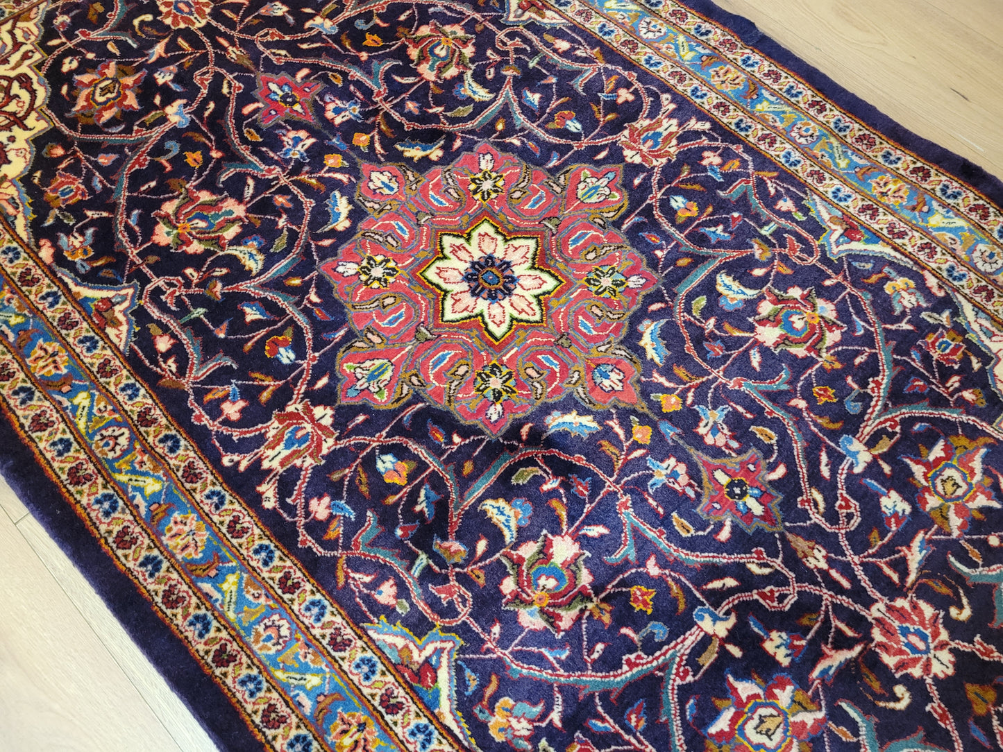 Kashan Teppich Korkwolle feine Knüpfung Medaillon Design