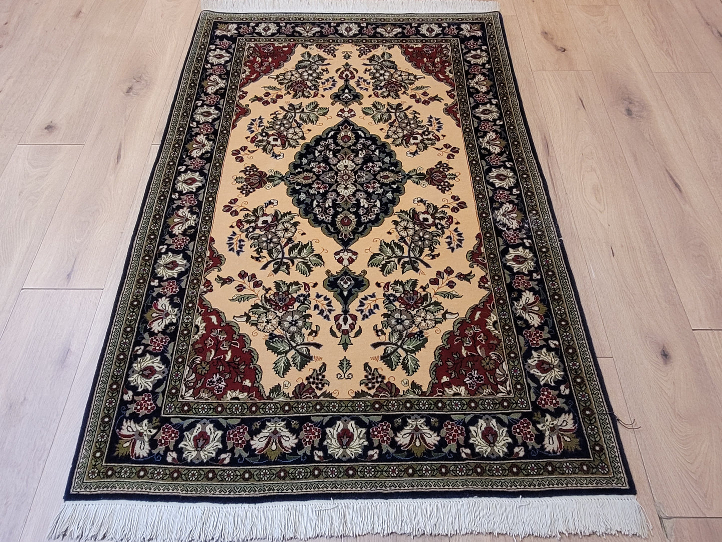 Ghom Teppich Korkwolle floral feine Knüpfung