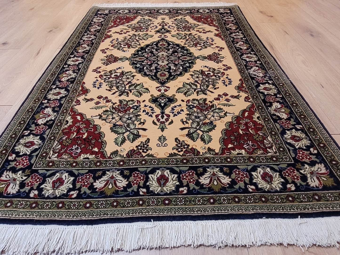 Ghom Teppich Korkwolle floral feine Knüpfung