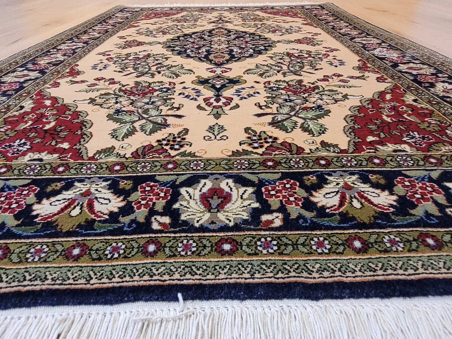 Ghom Teppich Korkwolle floral feine Knüpfung