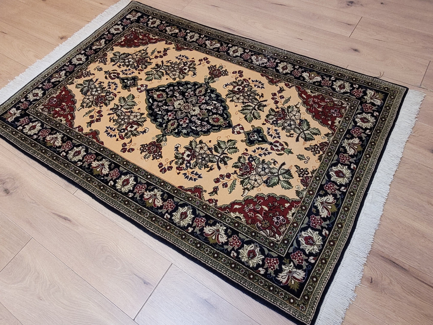 Ghom Teppich Korkwolle floral feine Knüpfung