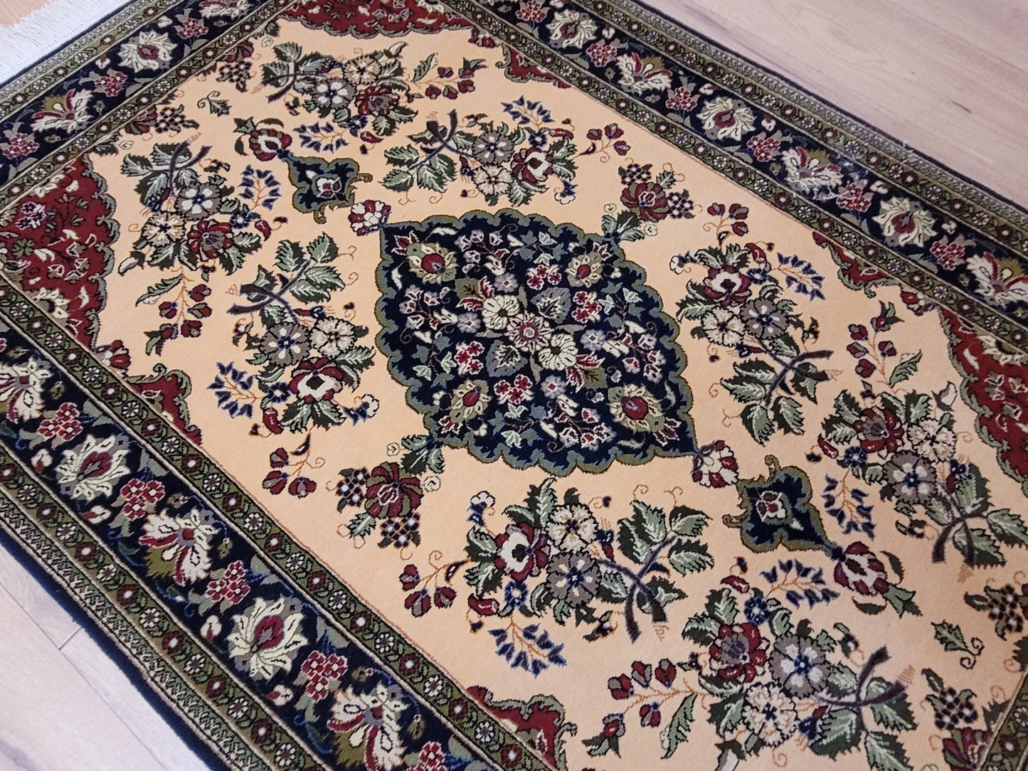 Ghom Teppich Korkwolle floral feine Knüpfung