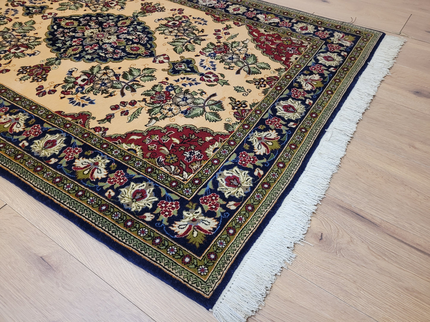 Ghom Teppich Korkwolle floral feine Knüpfung