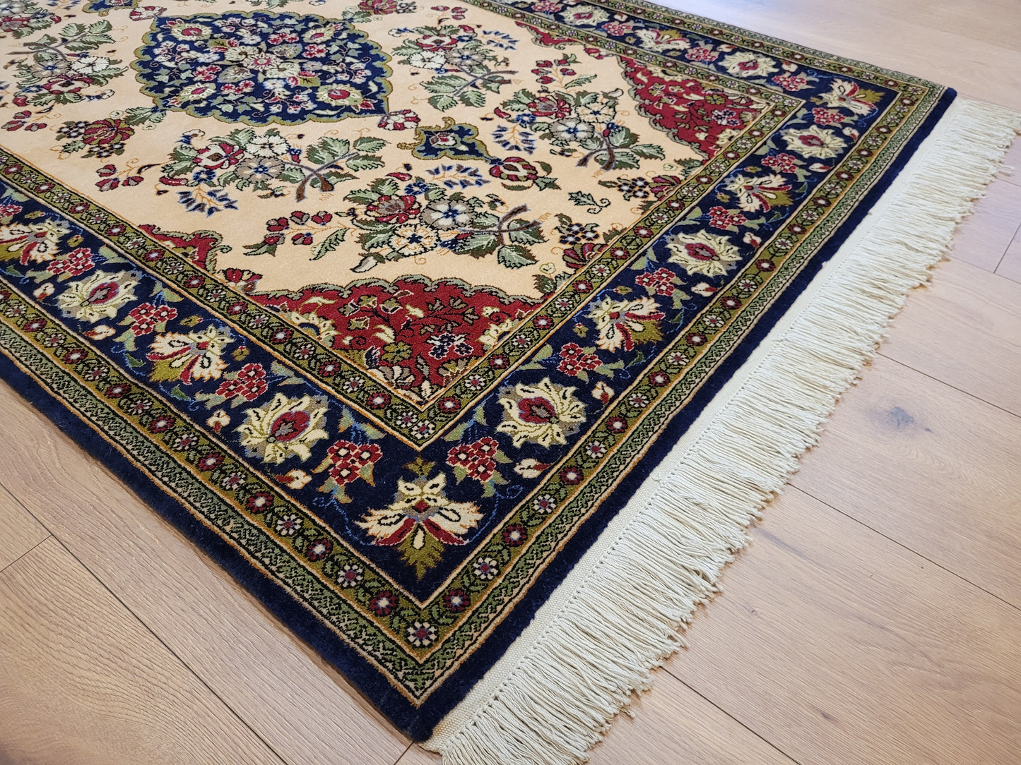 Ghom Teppich Korkwolle floral feine Knüpfung