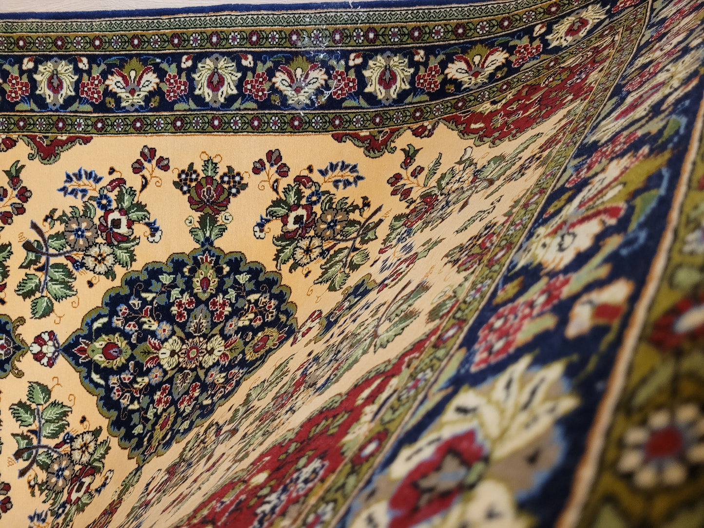 Ghom Teppich Korkwolle floral feine Knüpfung