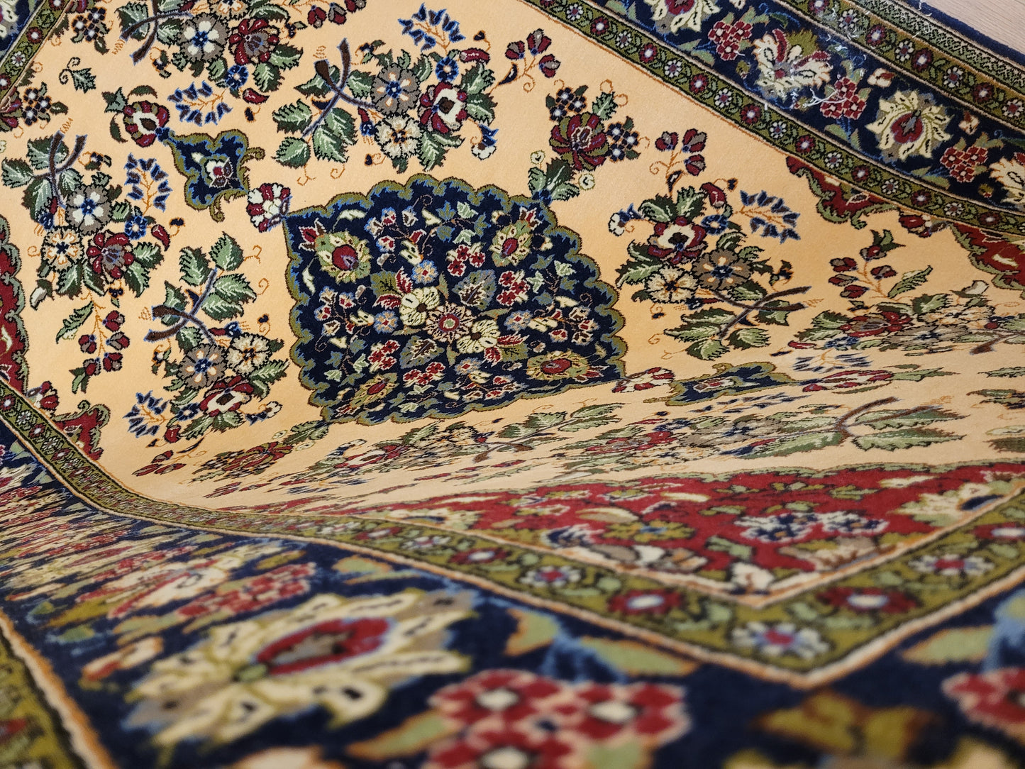 Ghom Teppich Korkwolle floral feine Knüpfung