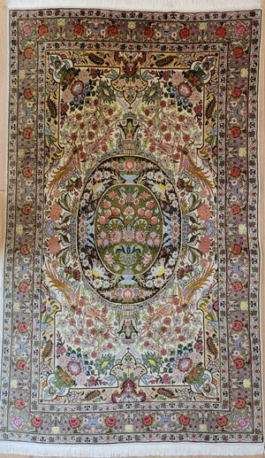 Täbriz Teppich Korkwolle Seide florales Medaillon feine Knüpfkunst