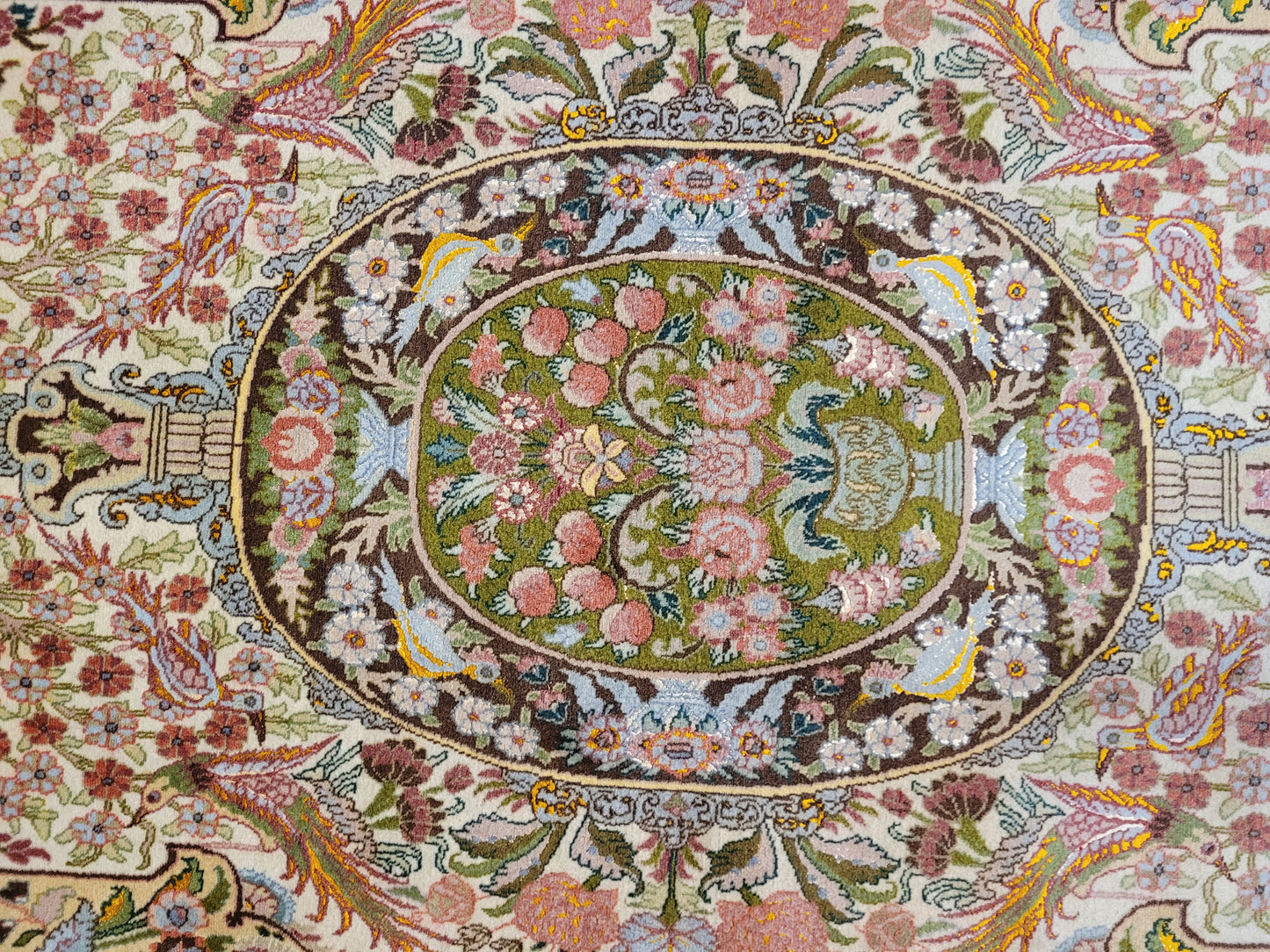 Täbriz Teppich Korkwolle Seide florales Medaillon feine Knüpfkunst