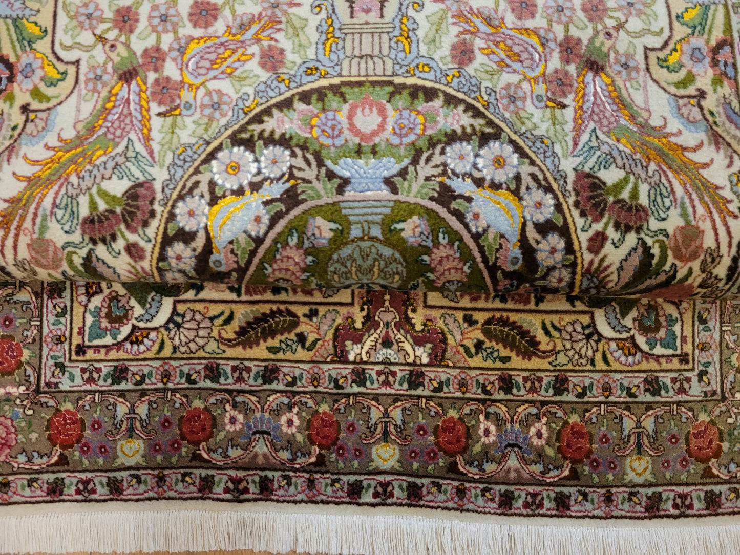 Täbriz Teppich Korkwolle Seide florales Medaillon feine Knüpfkunst