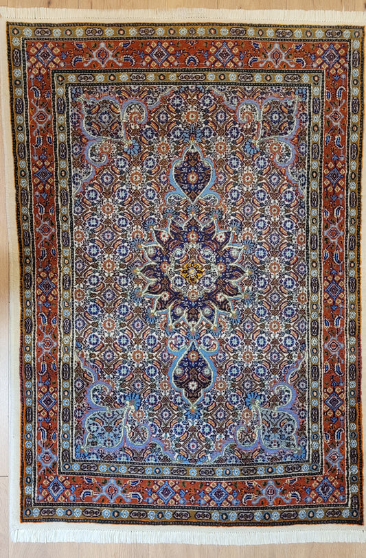 Moud Teppich Wolle und Seide feines Medaillonmuster detailliert