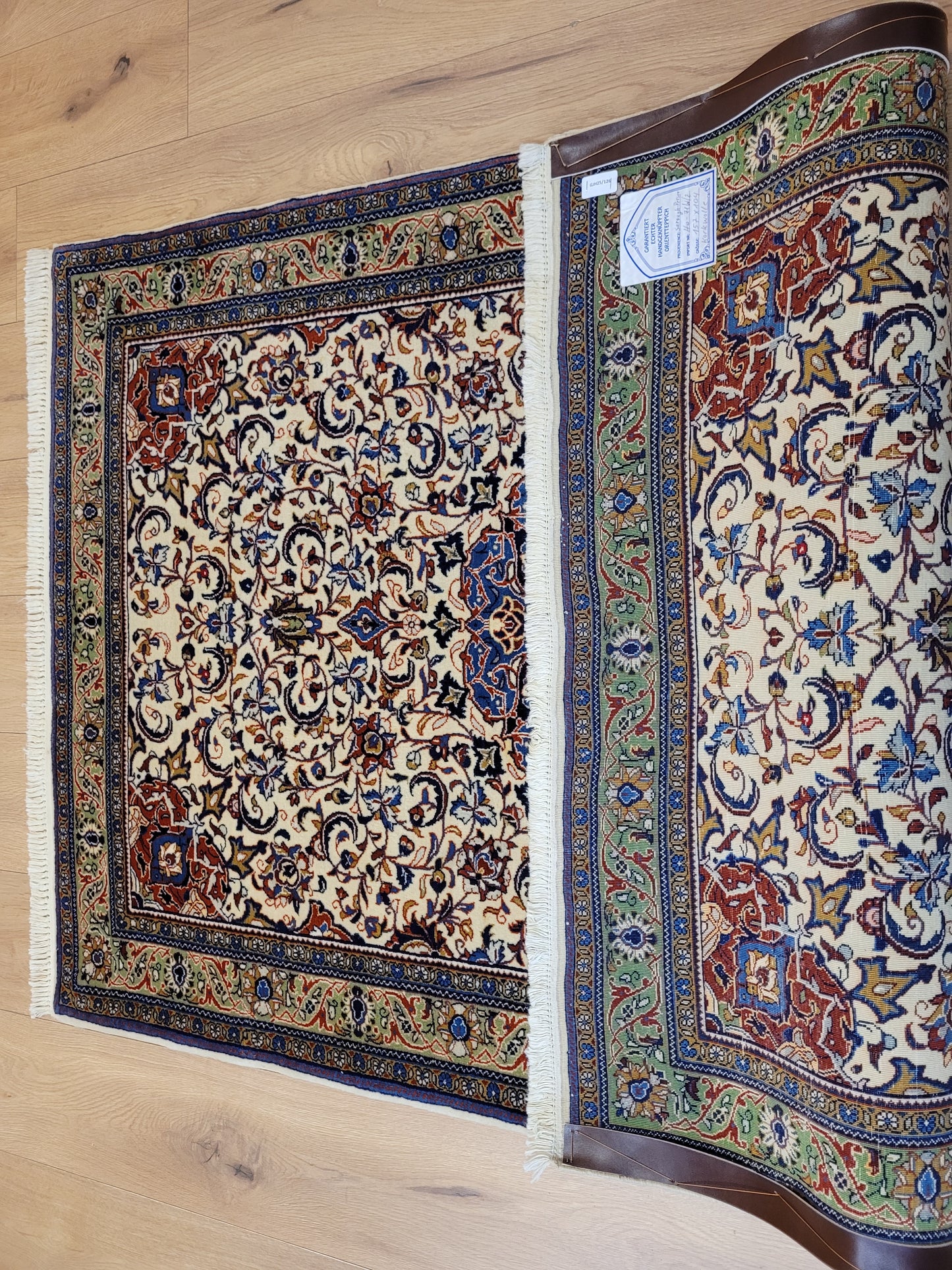 Sarough Teppich Korkwolle klassisches Medaillon Rankenmuster fein