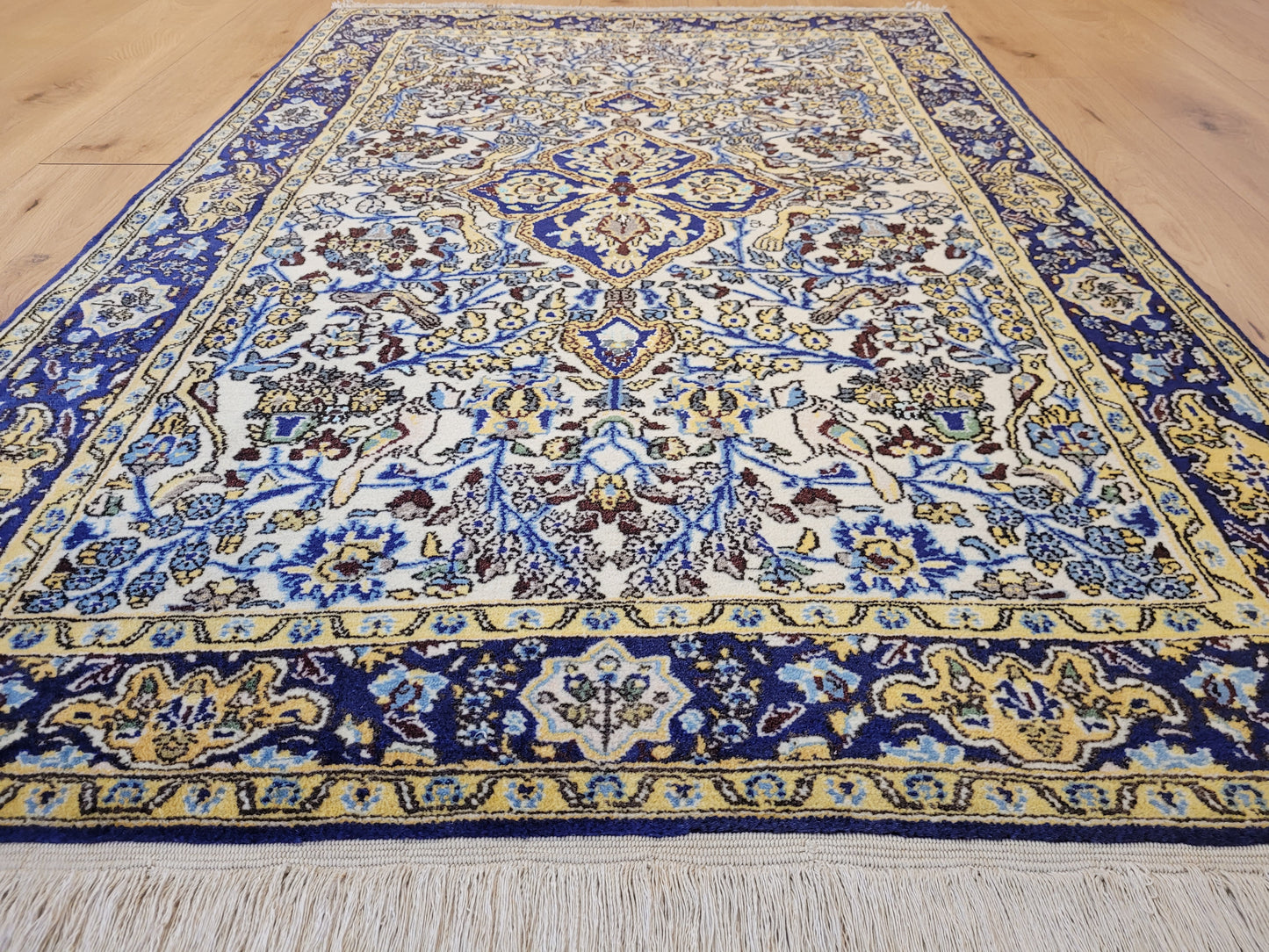 Ghom Teppich Korkwolle mit Seide florales Medaillon feine Knüpfung